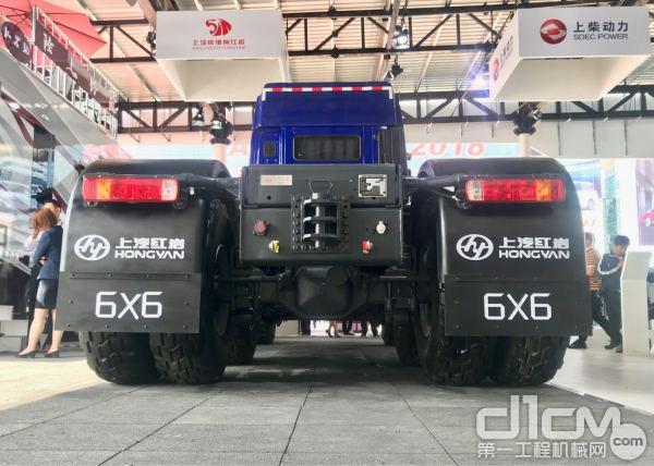 國內(nèi)第一款智能網(wǎng)聯(lián)6×6全驅(qū)大件運輸車