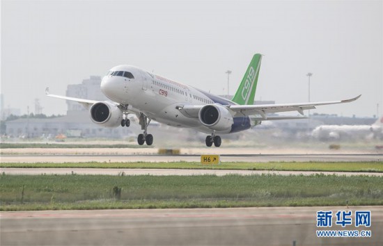 （經(jīng)濟）（1）C919大型客機102架機轉(zhuǎn)場東營試飛基地