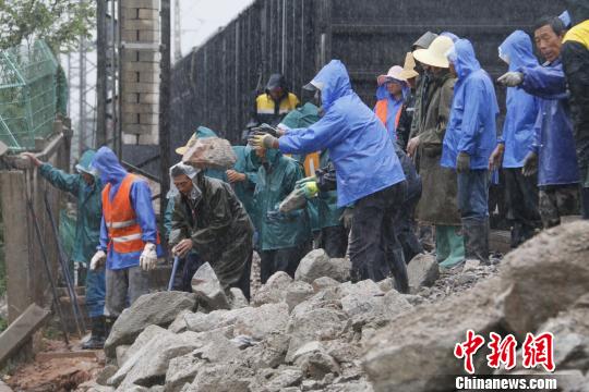 中鐵蘭州局46趟列車再因暴雨水害受影響