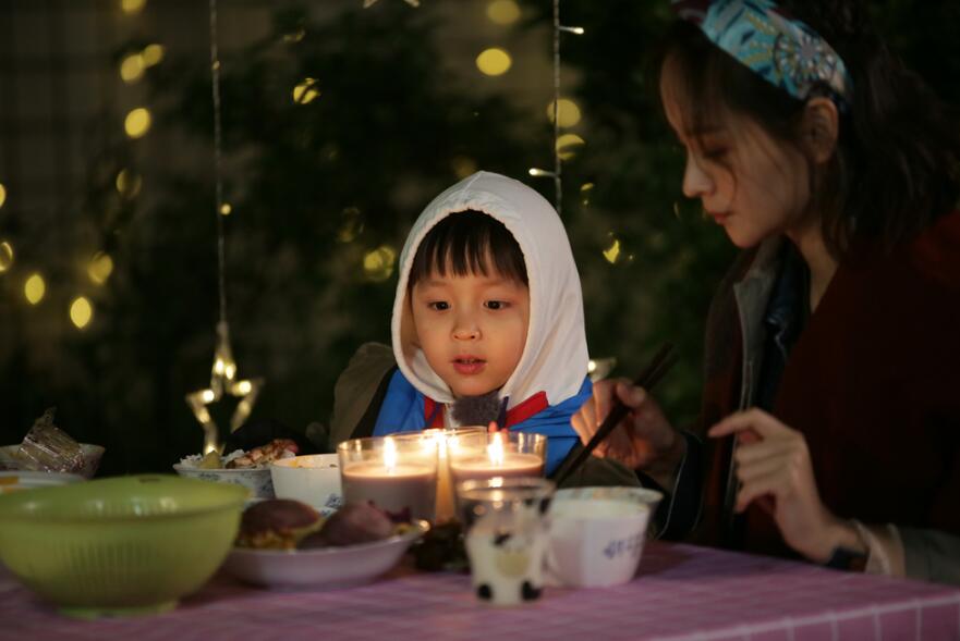 鄧莎做客黃圣依家 變身“孩子王”對話安迪零壓力