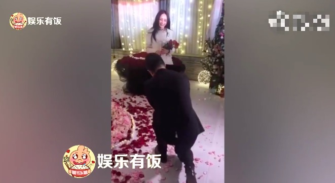 姚笛被求婚現(xiàn)場視頻曝光 男友下跪浪漫唯美