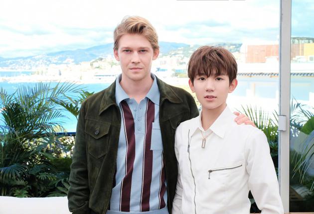 王源與霉霉男友喬·阿爾文(Joe Alwyn)同框