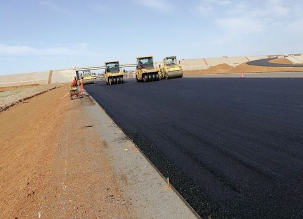 塞內加爾捷斯-圖巴高速公路主線油面貫通