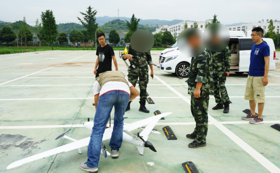 直擊武警特戰(zhàn)演練，傲勢(shì)警用無(wú)人機(jī)科技賦能