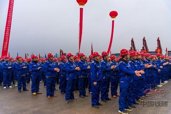 中鐵十一局集團(tuán)參建人員方陣