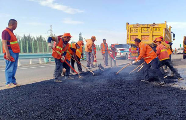  新疆：喀什公路管理局莎車分局啟動(dòng)集中處治路面病害行動(dòng)