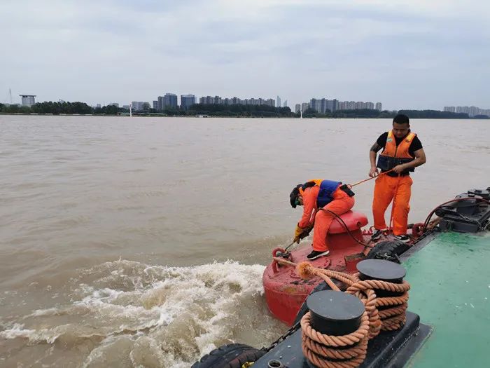 南京航道人風(fēng)雨兼程保暢通