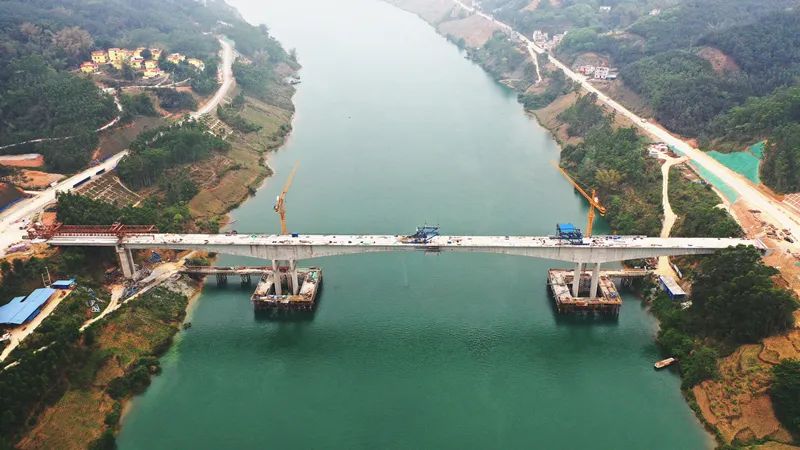 都巴高速都陽連接線紅水河特大橋